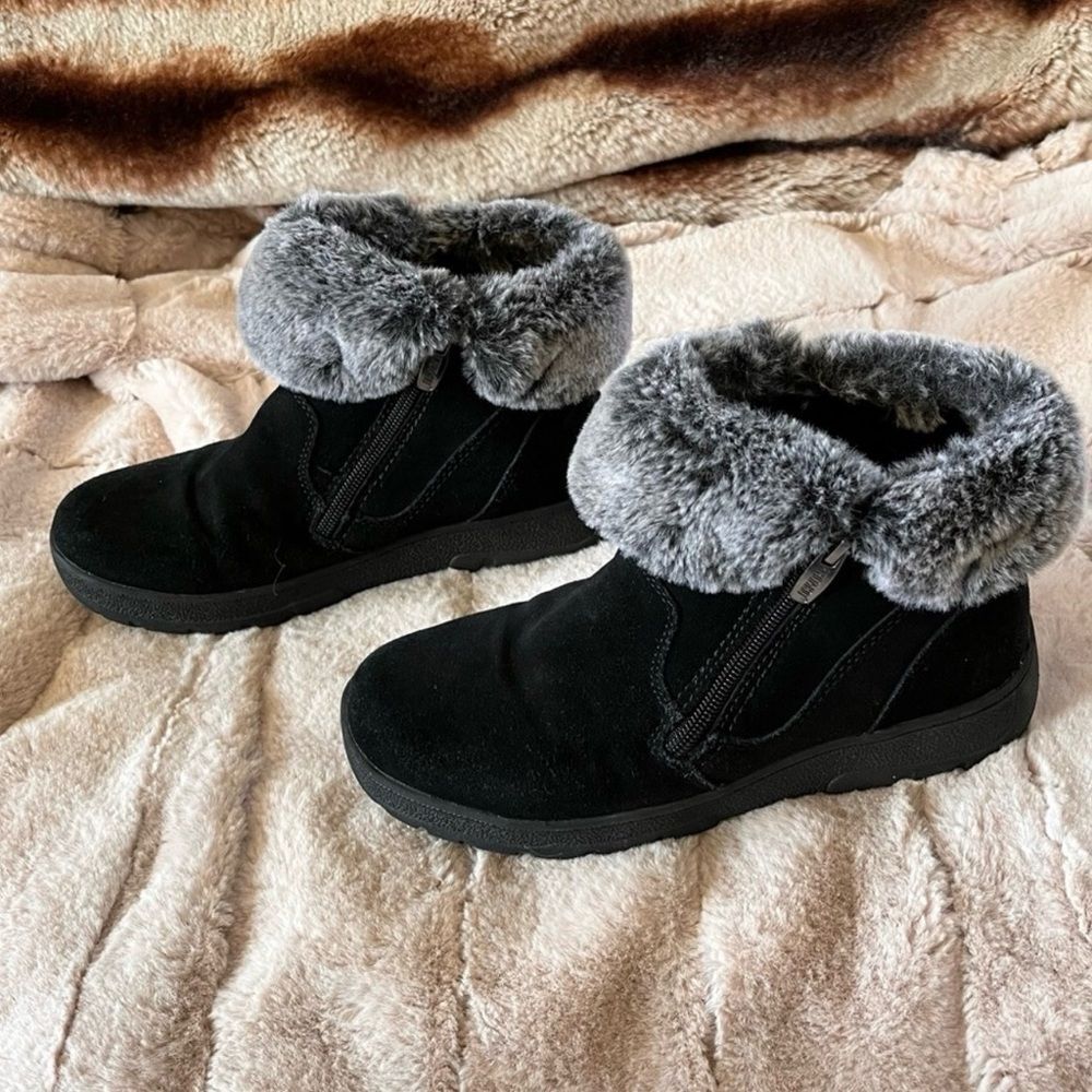 Khombu Women's Jessica Suede and Faux Fur
Snow Boots Black - Size 6